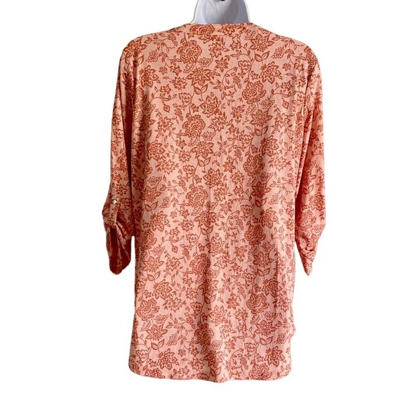 Emily Daniels Floral Design 3/4 Roll Tab Sleeves, Quarter Button, Size Medium - Picture 5 of 9